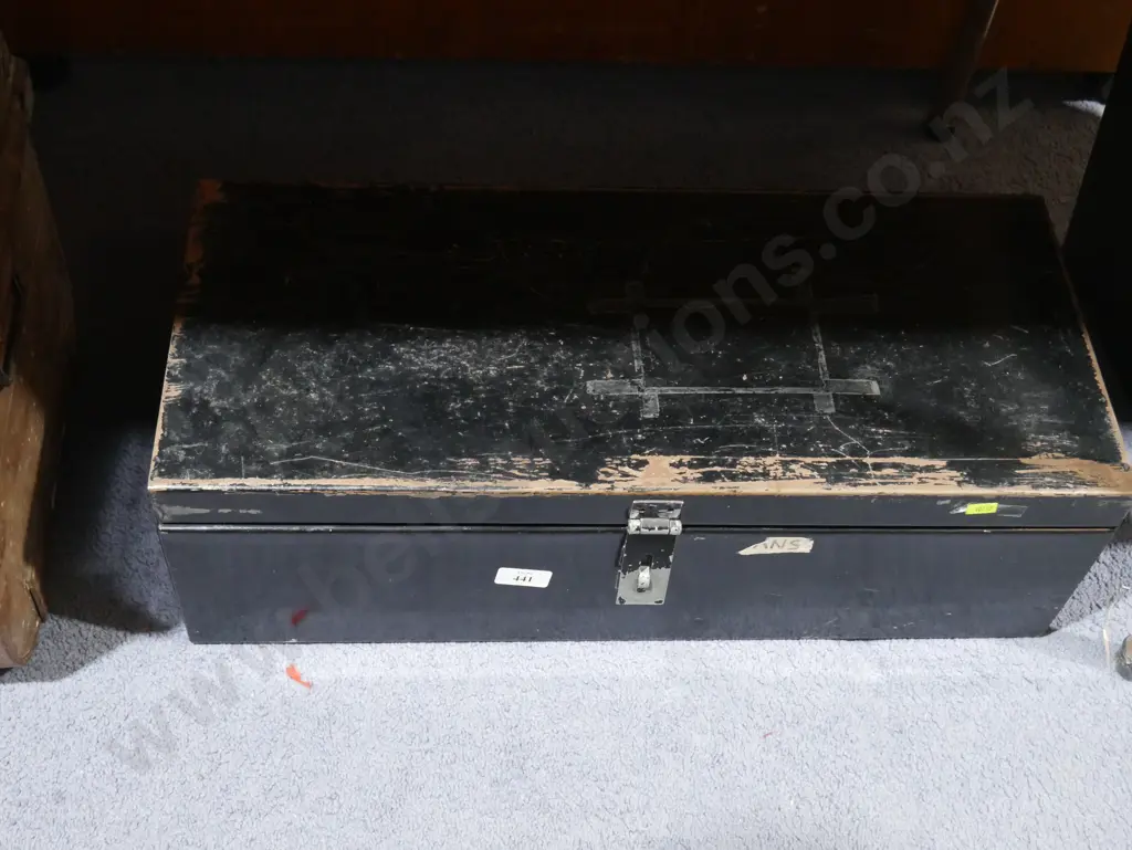 Metal trunk Image 1++