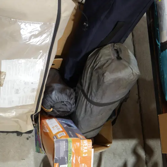 Tent sleeping bag stretcher