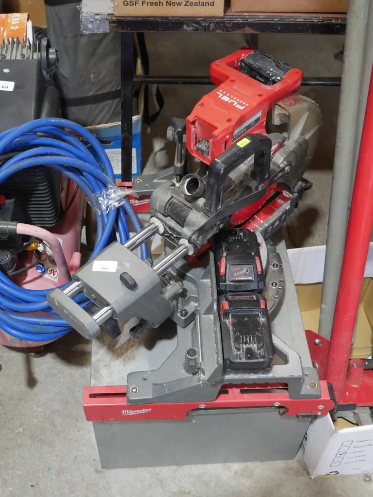 Milwaukee battery drop saw in table Image 1++