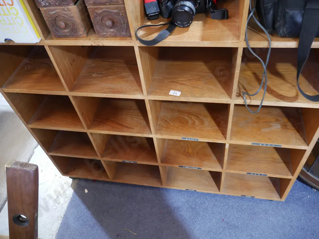 Pigeon hole shelves Image 1++