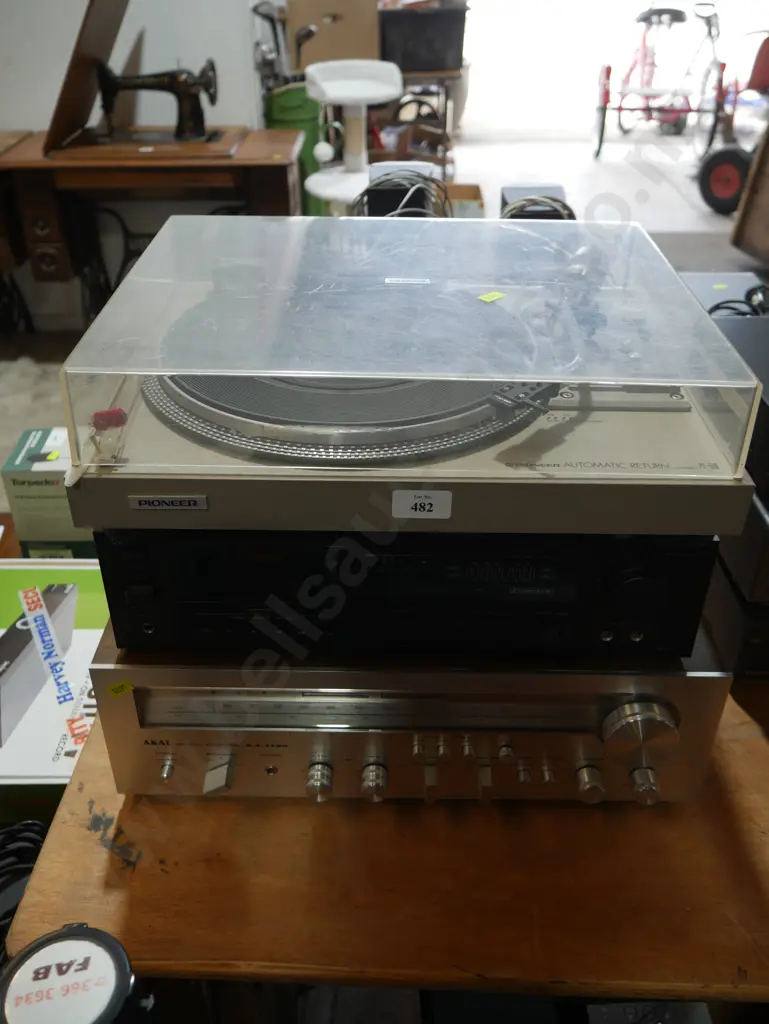 Assorted audio equipment Image 1++