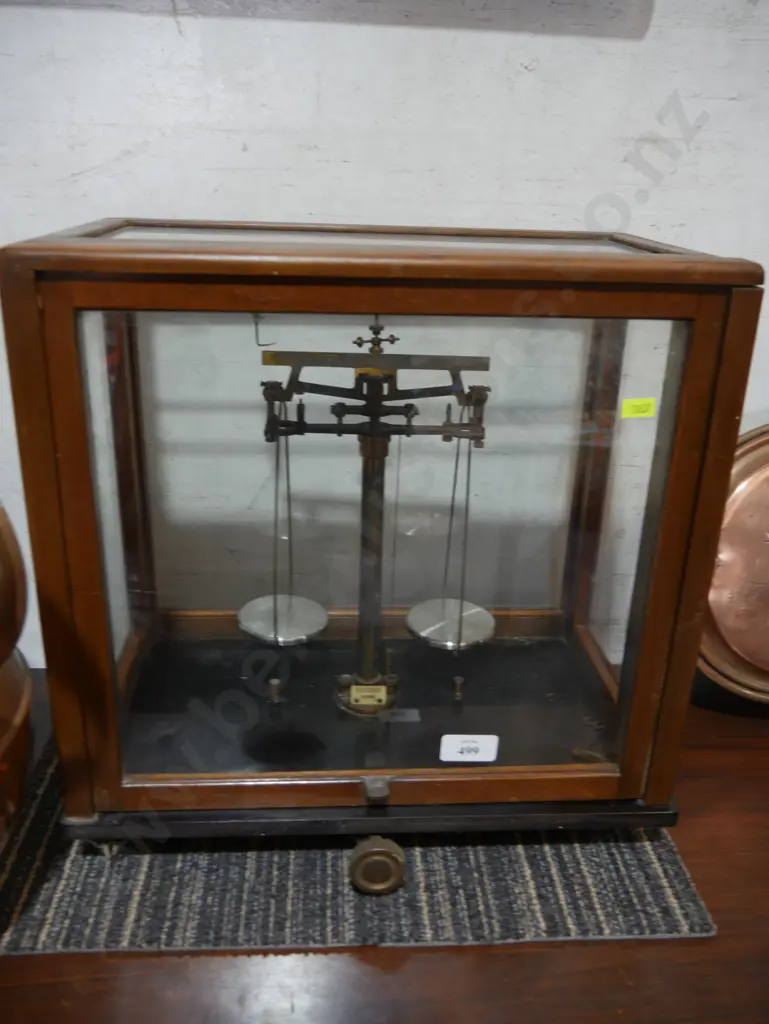 Cased apothecary scale Image 1++