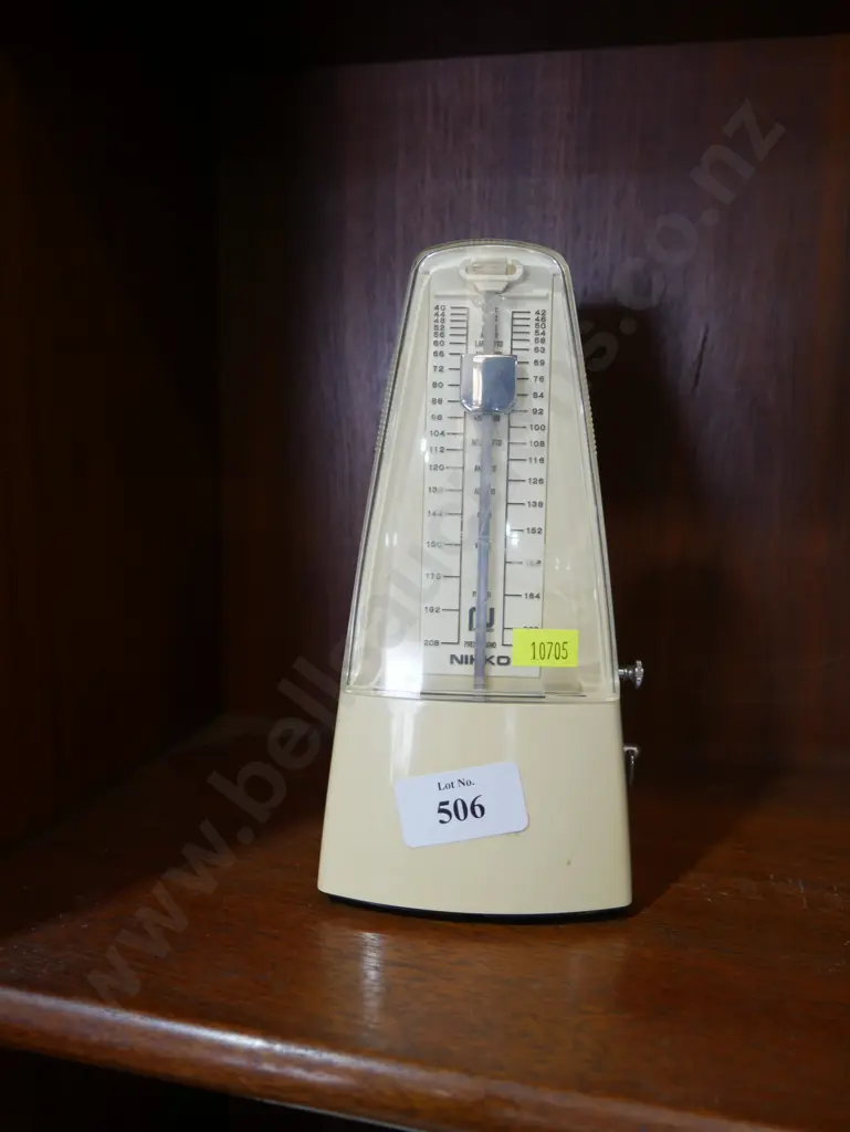 Nikko mechanical metronome Image 1++