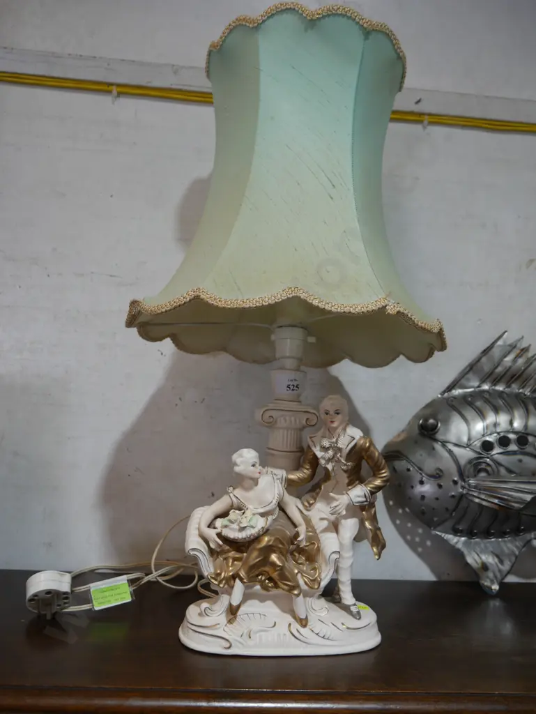 Figurine table lamp Image 1++