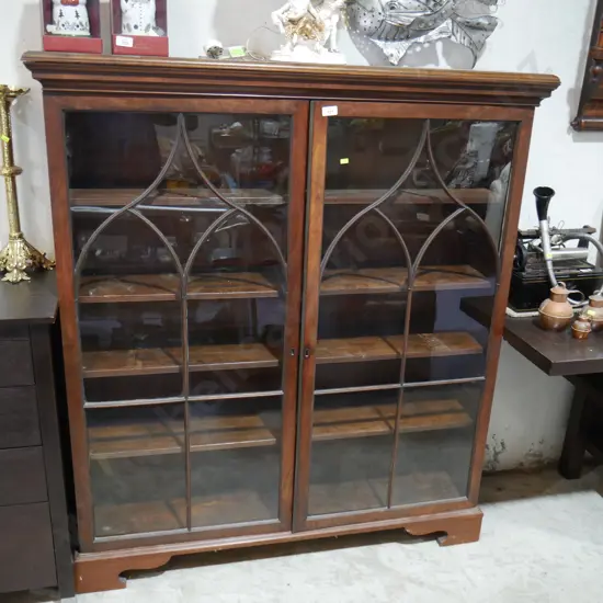 Large display cabinet