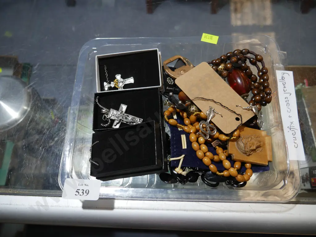 Costume jewellery Image 1++