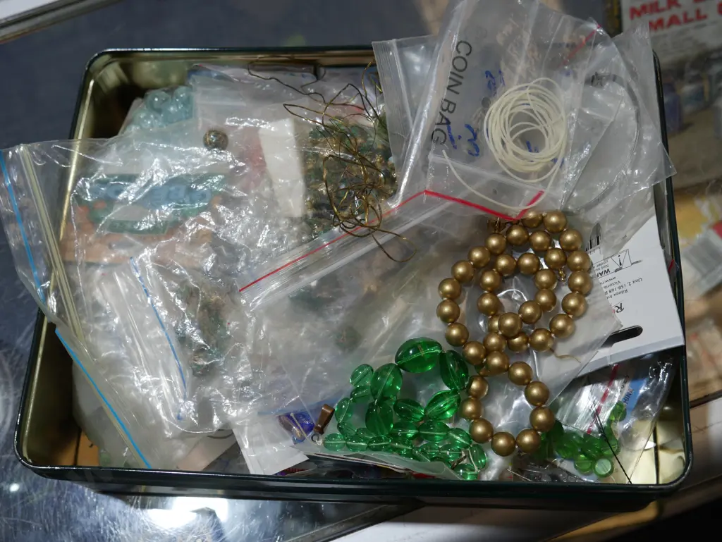 Costume jewellery Image 1++