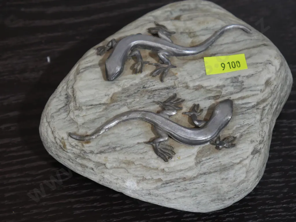 Lizards on a rock Image 1++