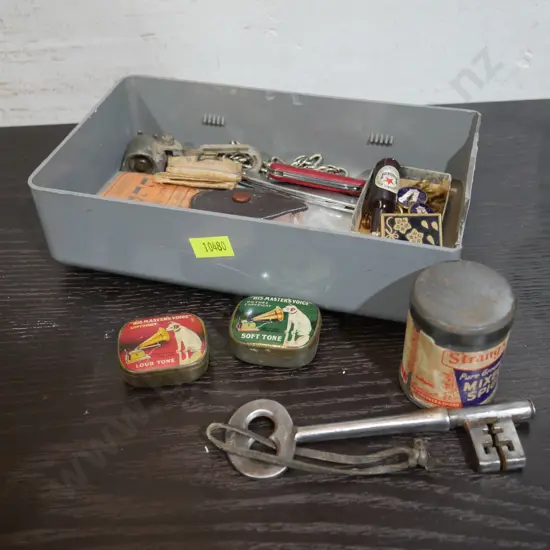 Assorted trinkets and knick knacks