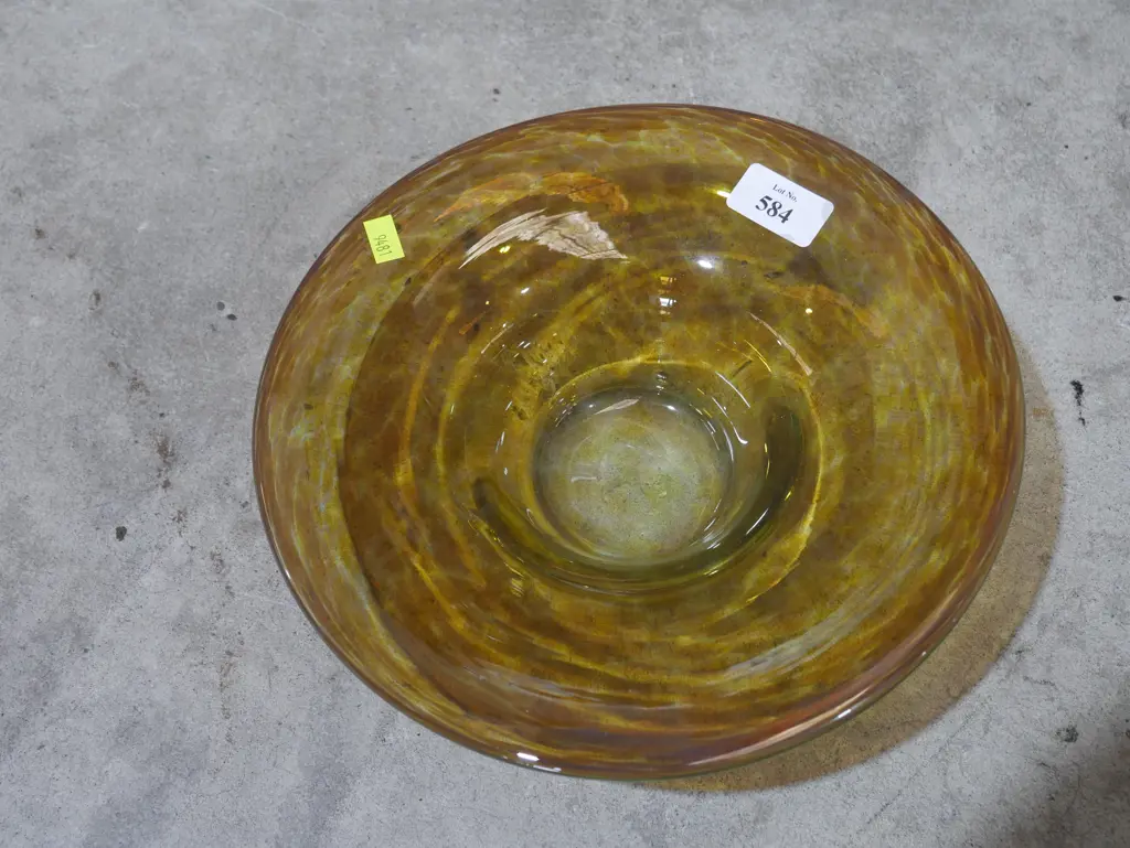 Art glass bowl signed Image 1++