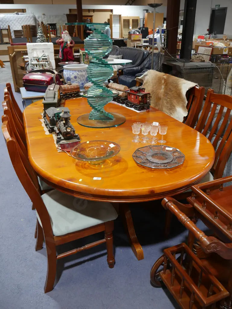 Extension dining table and 6 chairs Image 1++