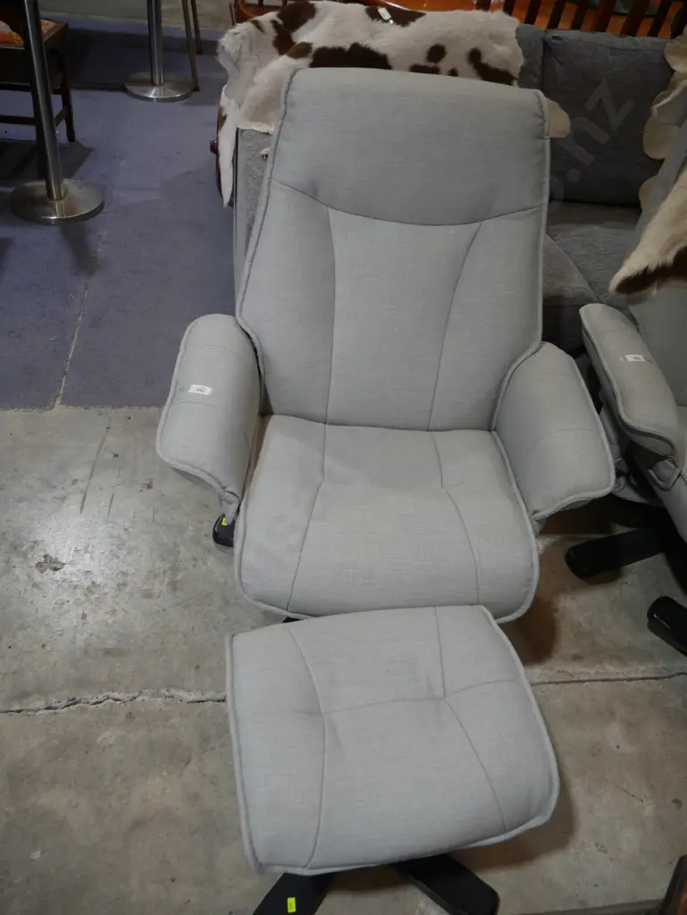 Armchair and footstool Image 1++