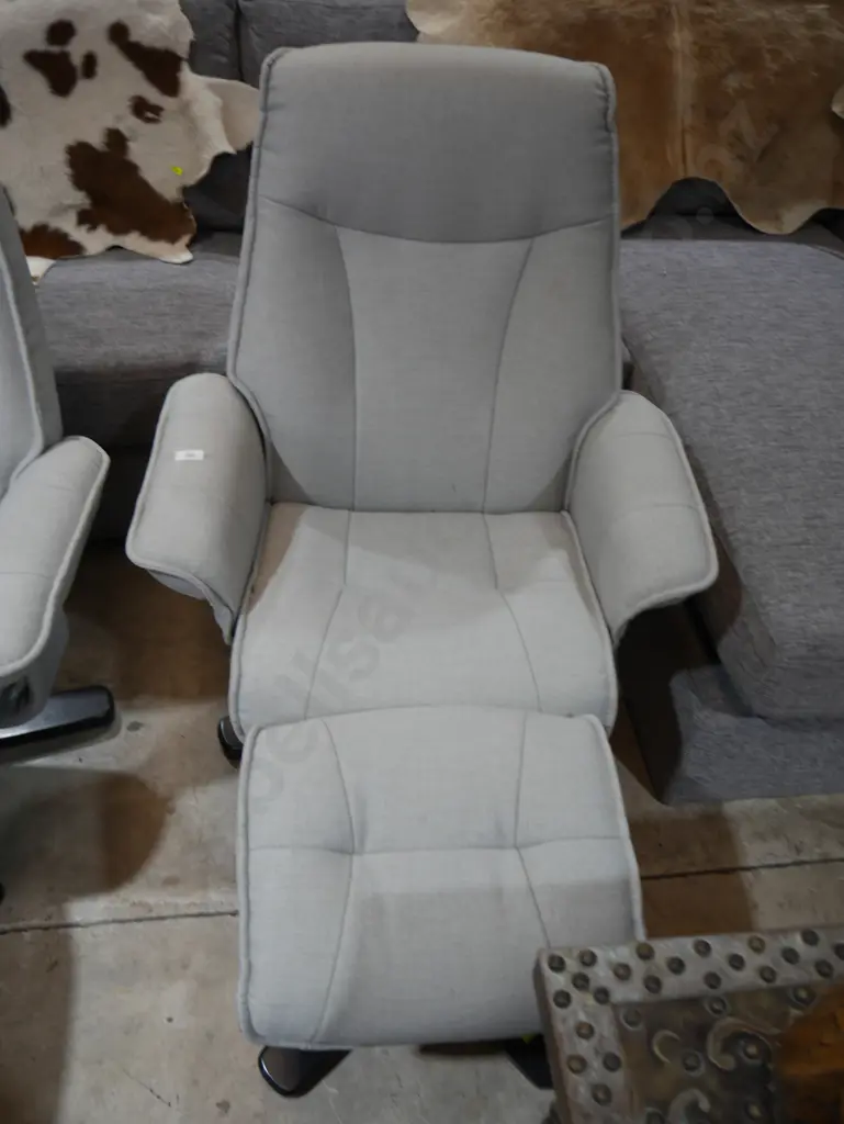 Armchair and footstool Image 1++