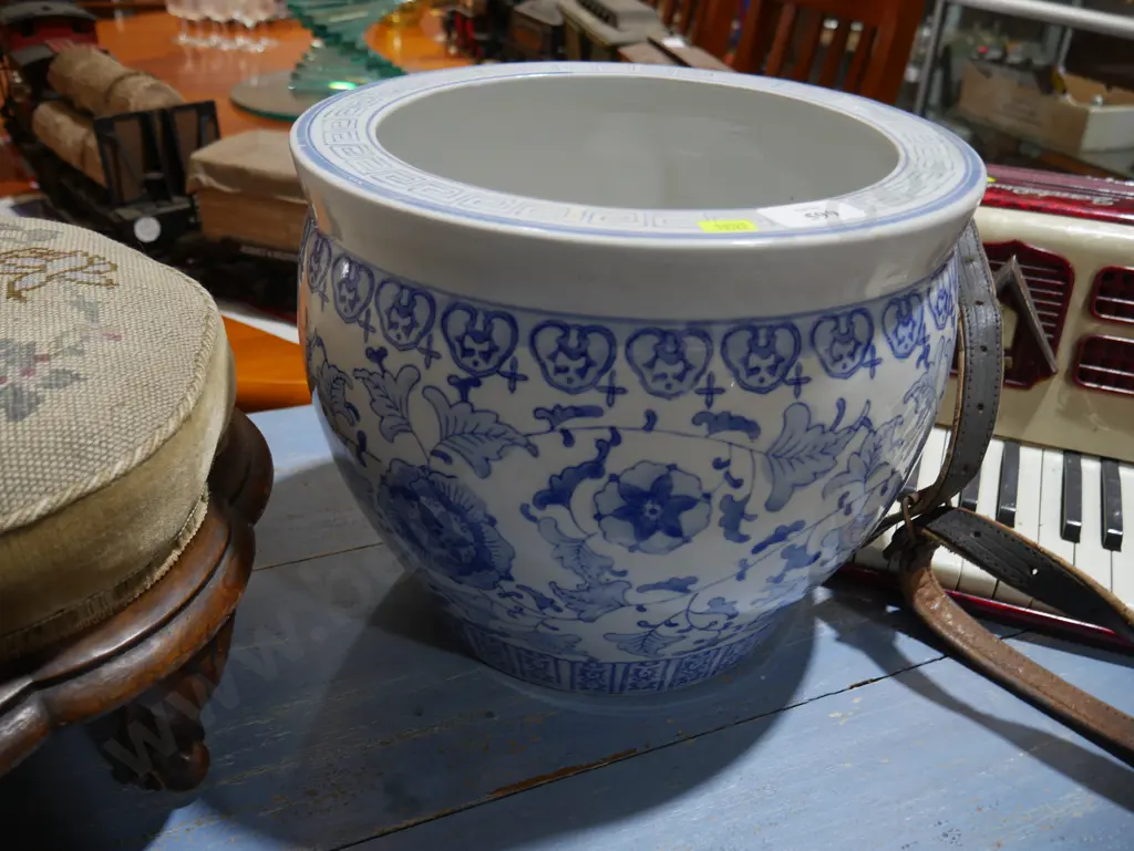 Oriental plant pot Image 1++