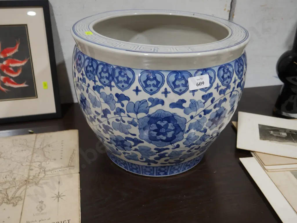 Blue and white planter Image 1++