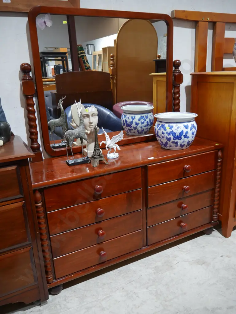 Mirror back dresser Image 1++