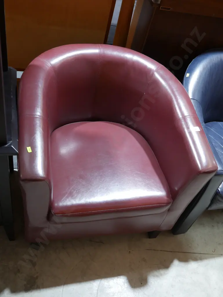 Red tub chair Image 1++