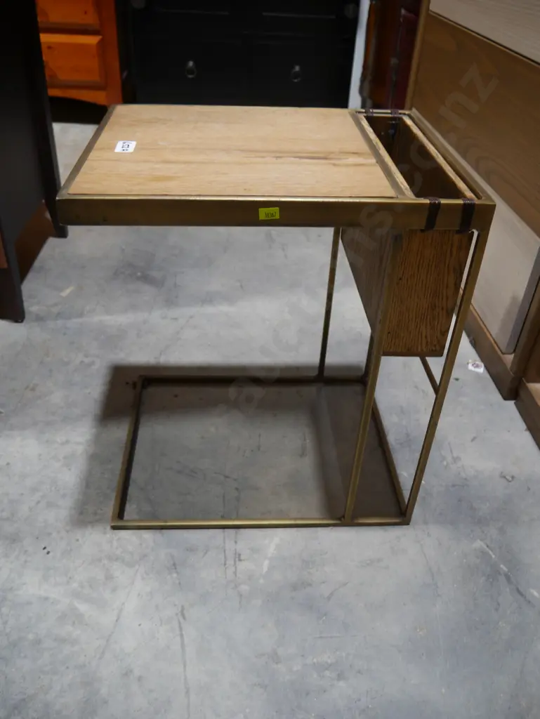 Side table Image 1++