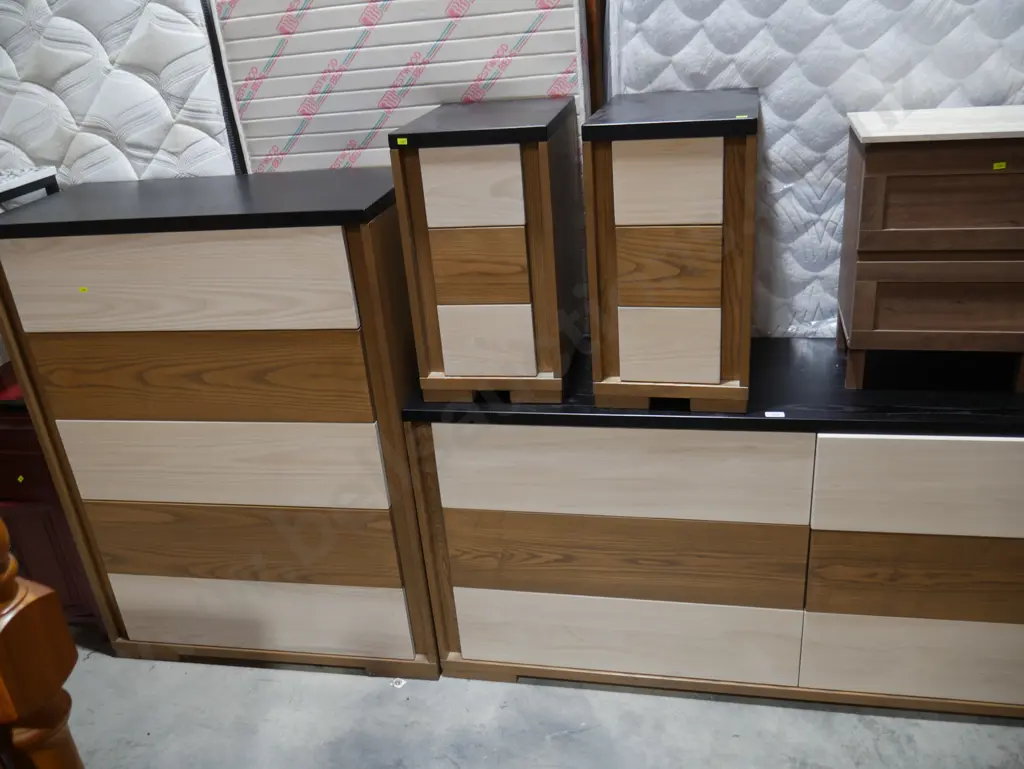 Four piece bedroom suite Image 1++