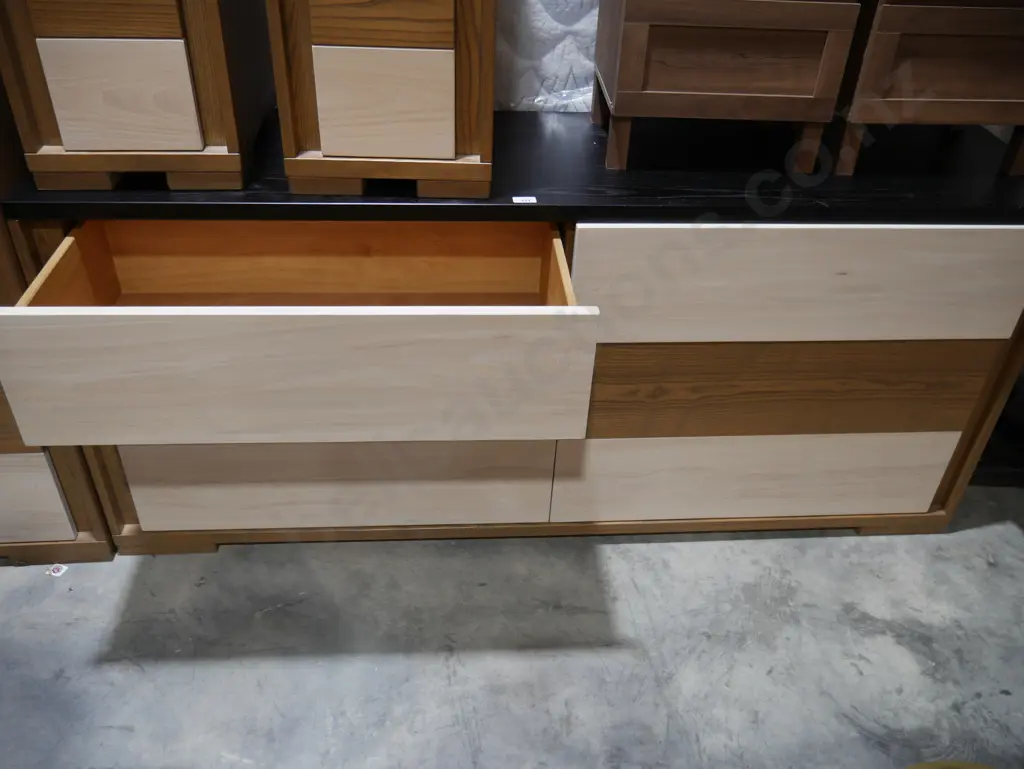 Four piece bedroom suite Image 1++