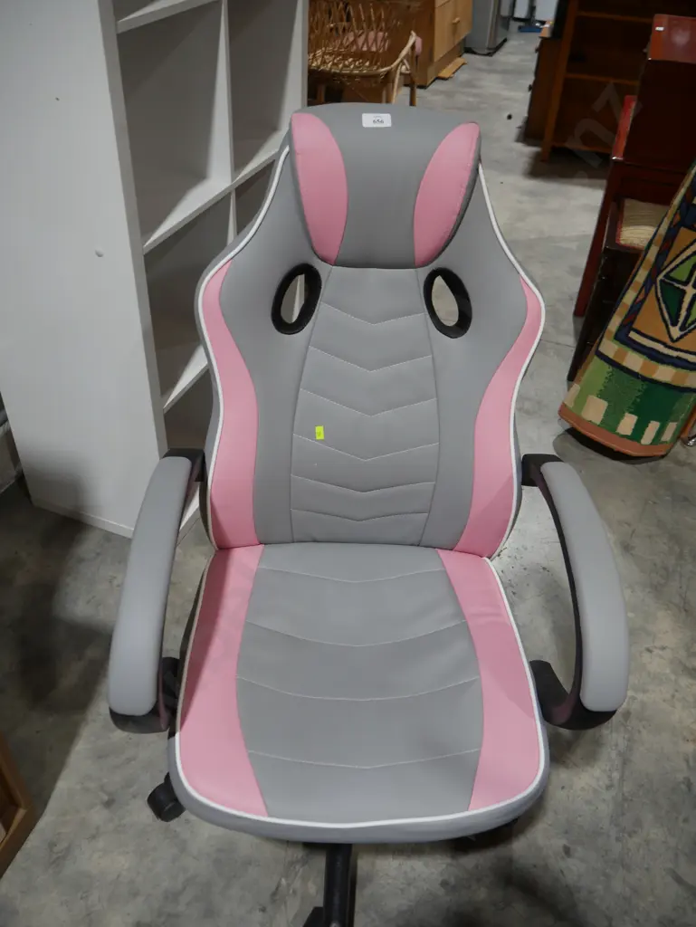 Gaming chair Image 1++