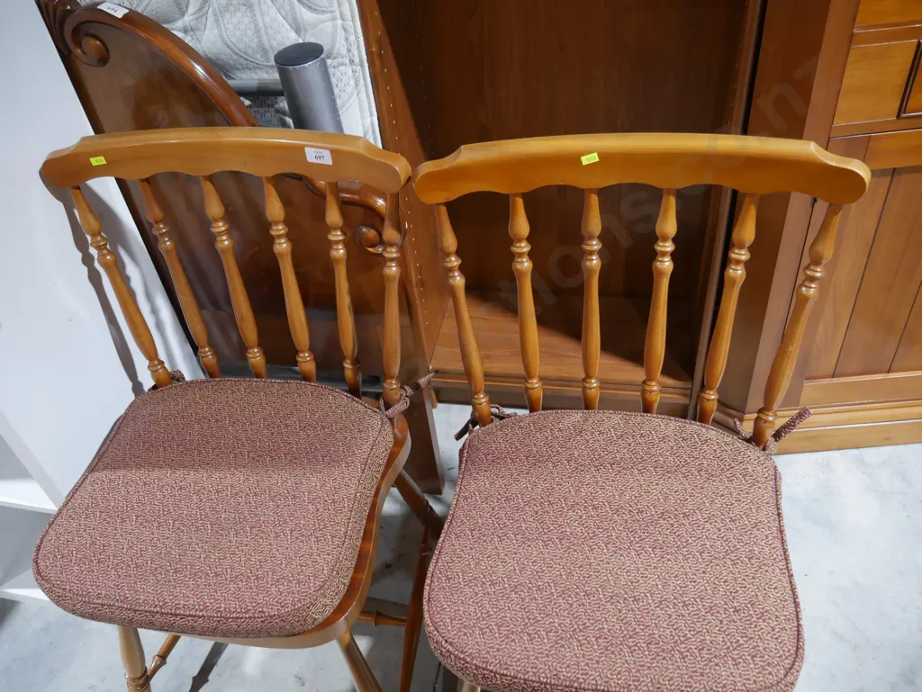 2  dining chairs Image 1++