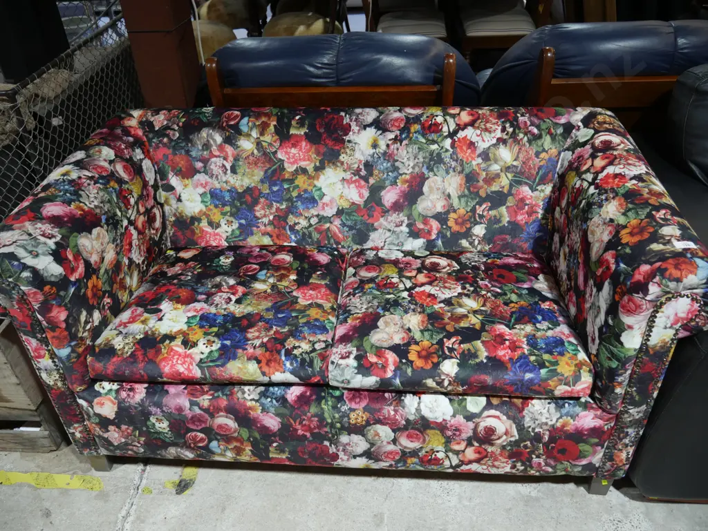 Floral settee Image 1++
