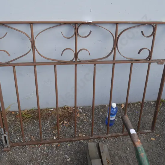 Metal gate