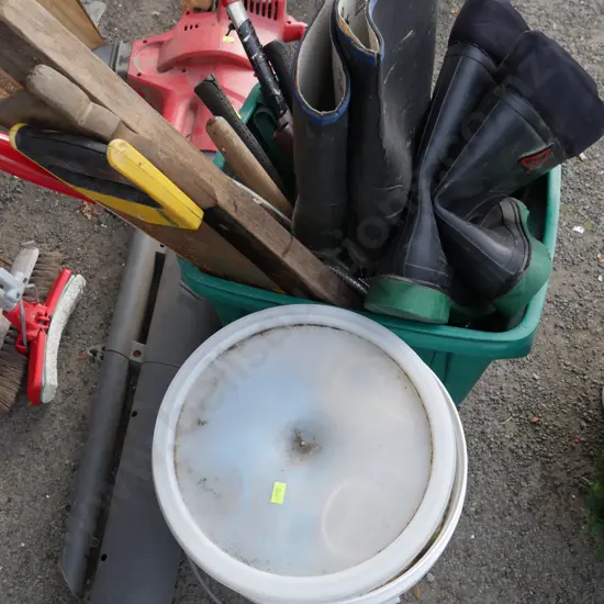 Blower, tools, ropes etc