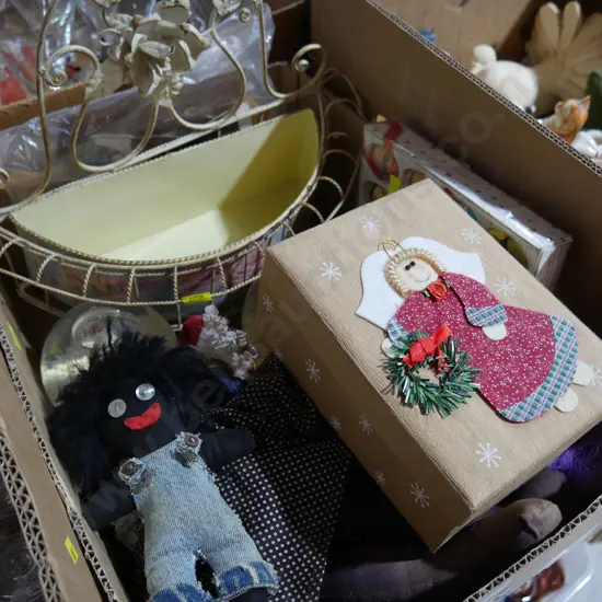 Wall pocket, dolls etc