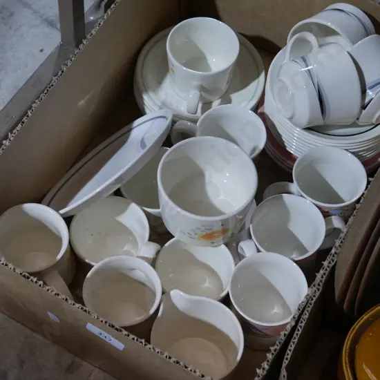 Crown Lynn dinnerware