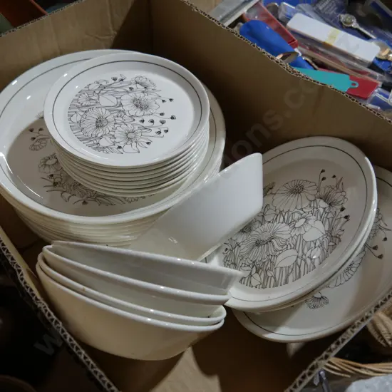 Crown Lynn dinnerware