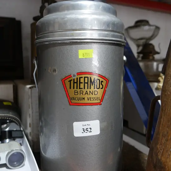 Thermos vacuum vessel