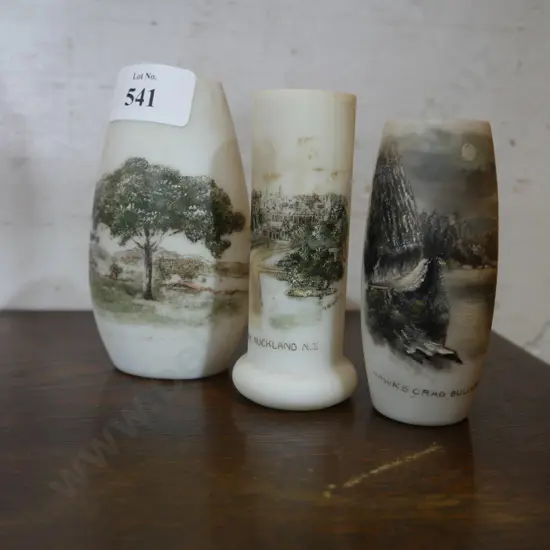 3 pieces souvenir ware