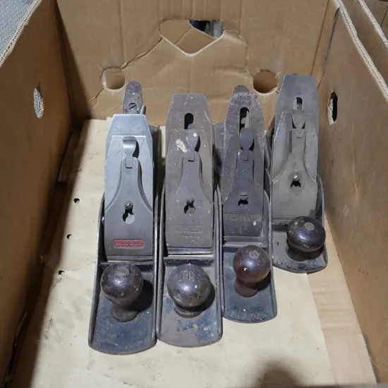 Assorted vintage wood planes