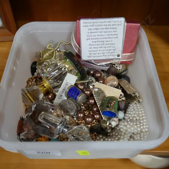 Costume jewellery ect