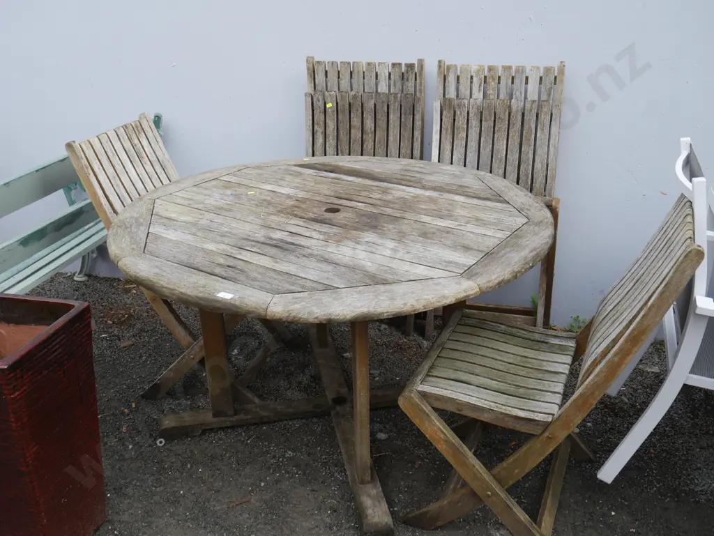 Wooden outdoor table and four chairs Image 1++