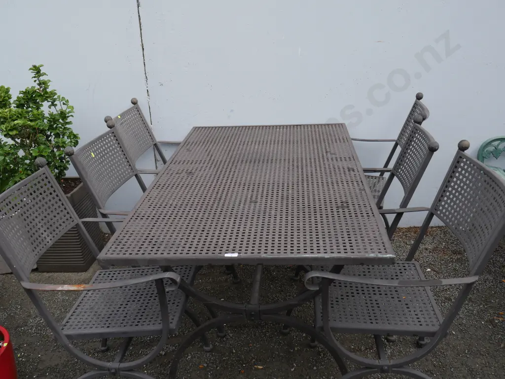Metal outdoor table and six chairs Image 1++