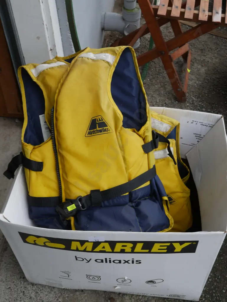 4 life vests Image 1++