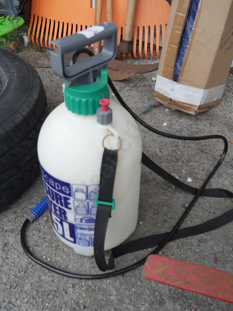 Garden sprayer Image 1++