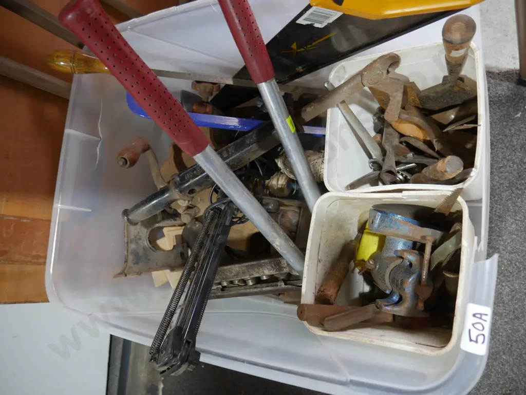 Container assorted tools Image 1++