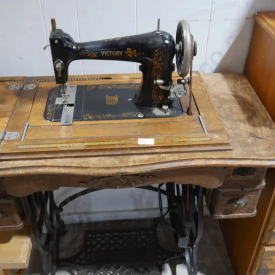 Victory sewing machhine and table