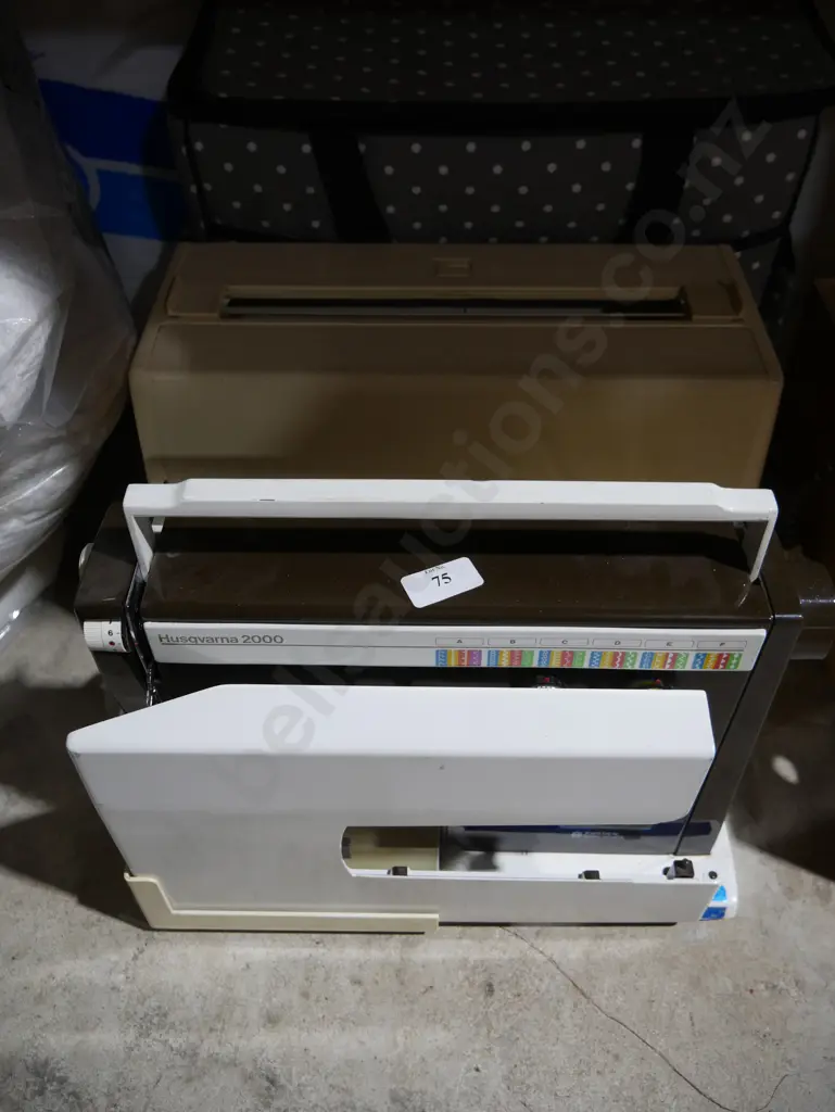 Husqvarna sewing machine Image 1++
