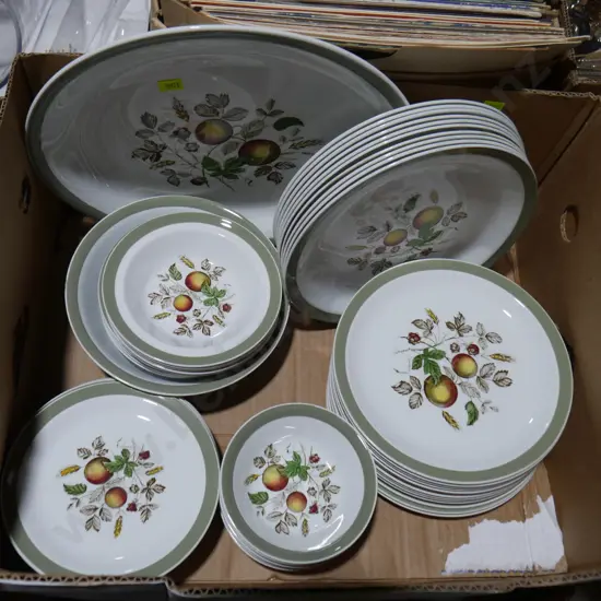 Alfred Meakin Hereford dinner set