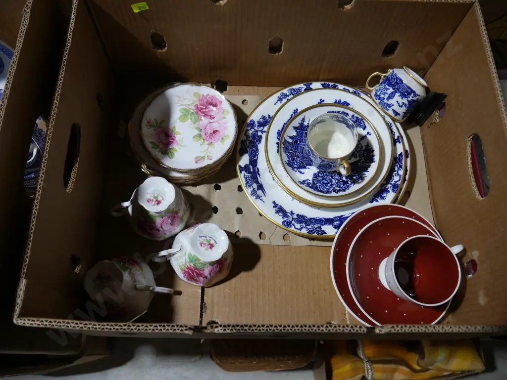 Blue and white china, Royal Albert cups and saucers Image 1++