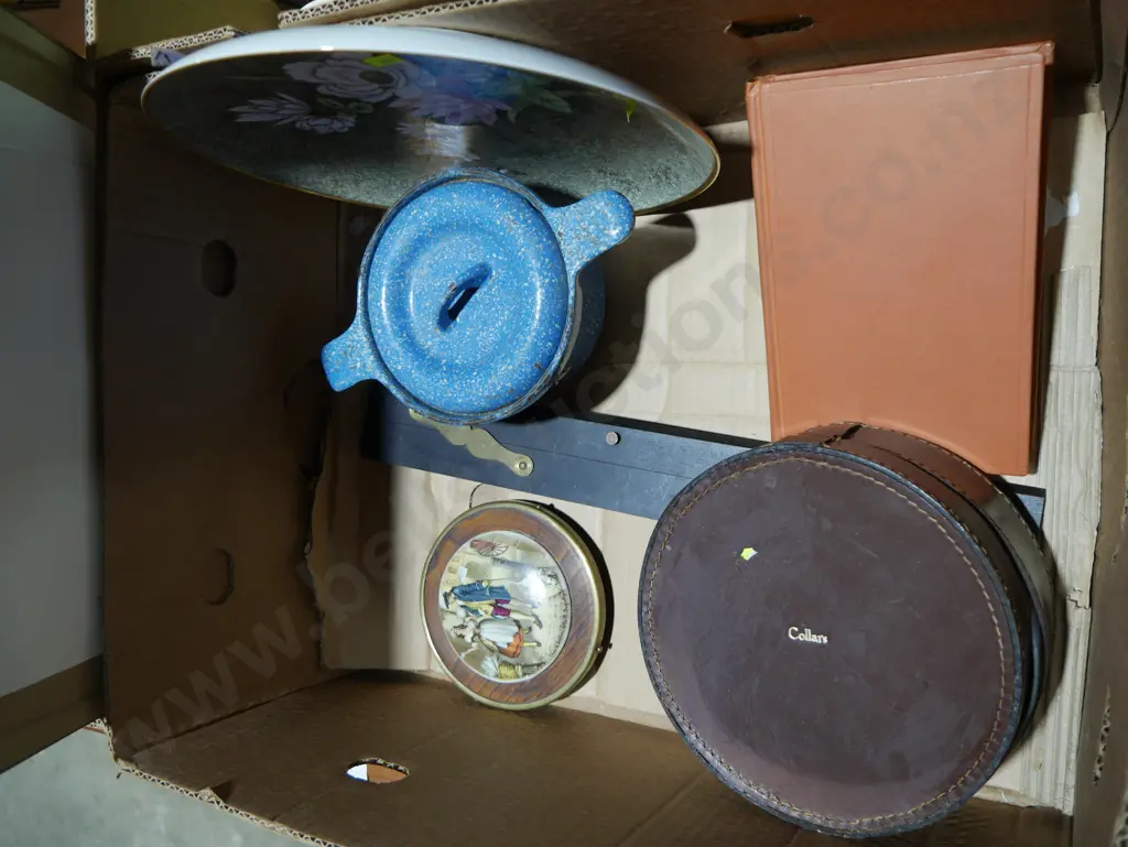 Cast pot, china etc Image 1++