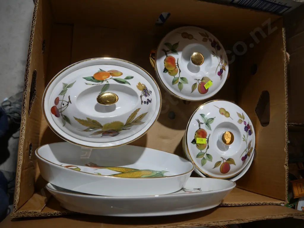 Three boxes of Royal Worcester china Image 1++