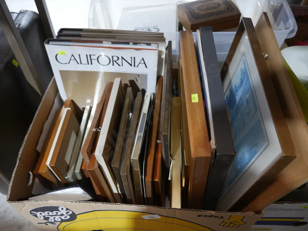 Box of artworks Image 1++