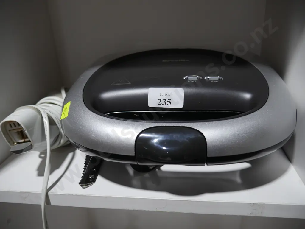 Toasted sandwich maker and electric knife Image 1++