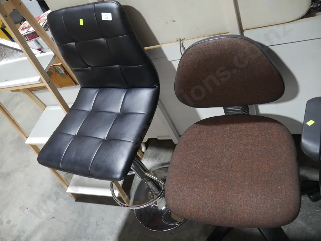 Office chair and barstool Image 1++